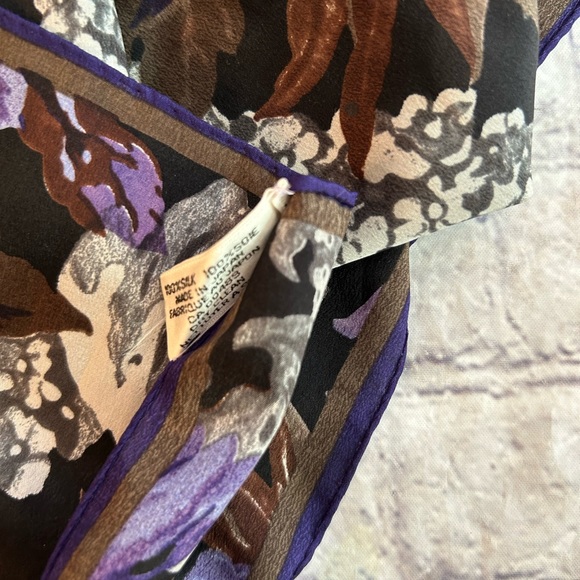 VINTAGE ALBERT NIPON FOR COLLECTION X11X LTD PURPLE FLORAL OBLONG SILK SCARF - Picture 2 of 9